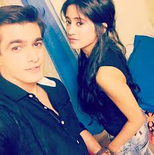 I'm beginning to think that you are older than the pic on ur dp re: When Yeh Rishta Kya Kehlata Hai Couple Kartik And Naira Were Super Cute Behind The Scenes Too Iwmbuzz