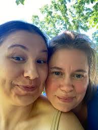 Melinda Ballard's Instagram, Twitter & Facebook