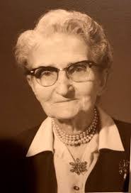 Effie Oneal's Instagram, Twitter & Facebook