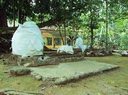 1 2 ari gagangna teu siga panci anu maké jejeber, tapi maké kawat beusi nu dipelengkungkung ti sisi bagéan tengahna sangkan gampang mun dijingjing. Ngariung Moro Berkat