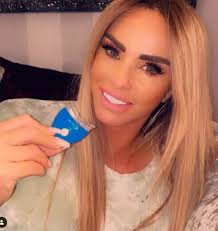 2 444 591 tykkäystä · 418 864 puhuu tästä. Katie Price Slammed By Fans For Plugging Teeth Whitening Products Which She Can T Use On Her Veneers Ok Magazine