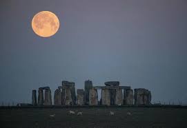 The full moon will be a supermoon, when the moon is within 90% of perigee, or at one of the closest points to earth. Aavjesc5gjo6um