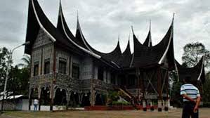 Atapnya melengkung ke arah samping. Ragam Rumah Gadang Dari Jumlah Atap Bagonjong Regional Liputan6 Com