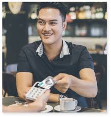 Semua kad kredit yang ditawarkan bsn (termasuk kad utama dan tambahan dan juga kad kredit platinum sekalipun) tidak dikenakan yuran tahunan, maka ianya kad yang bagus sebagai kad kecemasan. Kad Kredit Bsn G Card Visa Bsn Malaysia