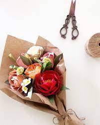 Valentines Paper Flower Bouquets In The Making You Could Also Learn How To Make Them At Our Workshops Sign Up At Www Handmadebys Bunga Kertas Ide Pesta Bunga