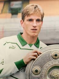 10 eylül 1968), orta saha pozisyonunda görev yapmış avusturyalı millî futbolcu ve teknik direktör. Andreas Herzog Meine Spielerkarriere Highlights