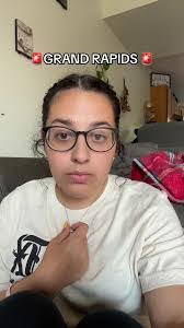 Leah Gomez's Instagram, Twitter & Facebook