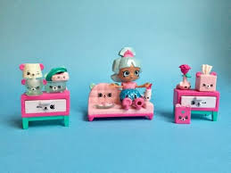 The Happy Places Cosy Bear Bedroom Welcome Pack Is So Luxe And Gorgeous It Comes With Jascenta An E Shopkins Happy Places Diy Crafts For Gifts Baby Girl Toys