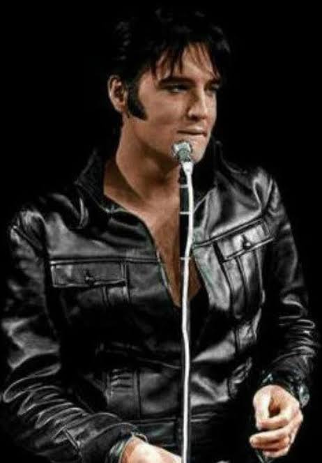 Elvis the king of Rock'n'roll 👑 My favorite black leather 👑