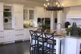 A cuisine is a style of cooking characterized by distinctive ingredients, techniques and dishes, and usually associated with a specific culture or geographic region. Cuisine Blanche 36 Idees De Luxe Pour Une Cuisine Design