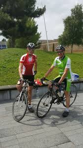 Misschien wel een goede inspiratie voor alle heren die eruit zien alsof ze zeven maanden zwanger zijn en er in 2018. Ericcorton Fietsvandekeizer