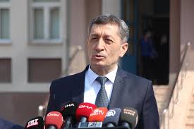 Millî eğitim bakanı ziya selçuk, mersin'in yenişehir ilçesi sahilindeki tarihi deniz fenerine yapılan ayşe ecevit masal evi'nin açılışına katıldı. Milli Egitim Bakani Ziya Selcuk Liselerde Sinavlara Yeni Duzenleme Yaptik Evrensel