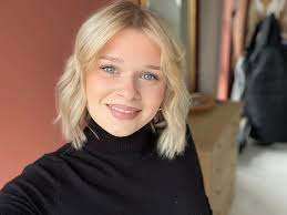 L'essentiel s'agrandit à partir du mardi 01 octobre 2024 Kloé rejoindra  l'équipe. Passionnée et professionnelle, elle s'embarque dans notre  aventure. ♥️ Bienvenue à elle, Julie Fillou-Zahm Fabien Muller Nadège Juric  Este Ctx