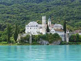 73 Abbaye D Hautecombe Saint Pierre De Curtille Lac Du Bourget Savoie Auvergne Rhone Alpes France Lac Lac Du Bourget Paysage France