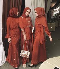 Model baju kebaya couple kondangan terbaru merupakan contoh yg paling poly pada cari oleh para anak. 33 Model Gaun Pesta Untuk Wanita Hijab Yang Wajib Dimiliki Updated 2021 Bukareview