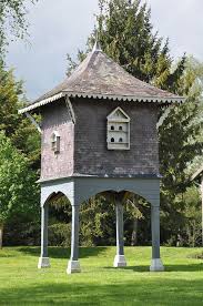 Le Patrimoine Des Pigeonniers Dans Notre Belle France Patrick Kalita Travaux Conseils Coordination Pigeonnier Idees Nichoir Maison Oiseaux