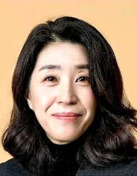 BREAKING 🔥 Veteran Korean Actress Kim Mi Kyung's Mother Reportedly Passed  Away, as shared by her Agency.😭🫂 Our deepest condolences Miss. Kim and to  your whole family 😪