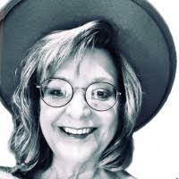 Roxanne Platt's Instagram, Twitter & Facebook