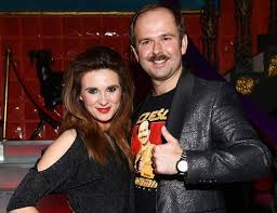 See the gallery (16 photos) the artist and his wife are active in social media. Zona Slawomira Odpowiedziala Jaki Jest W Lozku To Niejedyne Pytanie O Seks Eska Pl