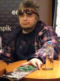 Kilka lat później został absolwentem polonistyki. Plik Muniek Staszczyk 2008 Jpg Wikipedia Wolna Encyklopedia