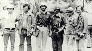 Tumpahan minyak dan serpihan kapal telah ditemukan, menjadi bukti autentik menuju fase. Kisah Kopassus Menyaru Mahasiswa Kkn Sukses Terobos Garis Musuh Dijuluki The Blue Jeans Soldiers Halaman 2 Tribun Medan
