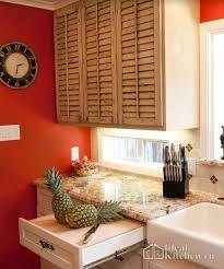 كيفية جعل منضدية قابلة للطي للجدول قابل للسحب الجدول في الداخل من مطبخ صغير