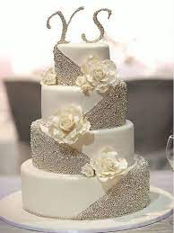 Adorned with silver sprayed pinecones we loved how elegant the cake looked. 26 Best White Wedding Cake Design For Traditional Wedding Awimina Blog Hochzeitstorte Torte Hochzeit Hochzeitstorte Rosa
