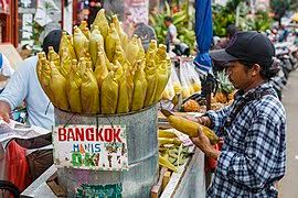 Pick a fun character and a task list, then race your friends to complete your tasks, which includes visiting heritage sites, savoring famous cuisines, and gathering with friends. Street Food Of Indonesia Wikipedia