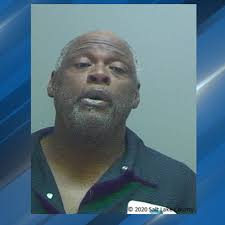 Salt Lake City woman wakes up to her boyfriend holding knife to her throat