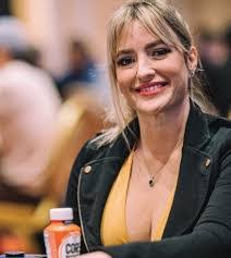 Vanessa Kade's Instagram, Twitter & Facebook