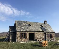 Decouvrez L Histoire Des 4 Freres Et Partez Avec Eux A La Decouverte Du Buron Des Enguilhens En 2020 Buron Aveyron Decouvrir