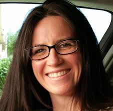 Diana Declue's Instagram, Twitter & Facebook