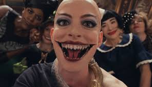 Anne hathaway, octavia spencer, stanley tucci and others. Anne Hathaway Flashes A Gnarly Pennywise Smile In New Look At The Witches Bloody Disgusting