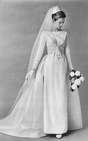 Mid 1960s Column Wedding Dress With Long Veil And Pill Box Hat Fabulous Ig Withlove Alicia Au 1960s Wedding Dresses Wedding Dresses Column Wedding Dress