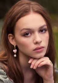 Fan Casting Meg Donnelly as Robin Barkley in Forever Young