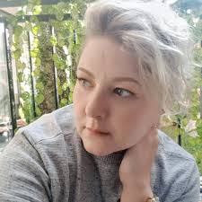 Helen Koss's Instagram, Twitter & Facebook