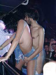 画像】ルーマニアのストリップクラブで裸の女が踊り狂っててエロすぎ・・・ - ポッカキット