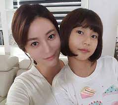 박연수는 24일 자신의 인스타그램에 골프웨어를 입은 송지아 양의 사진을 올리고 프로골프선수가 꿈입니다. ì†¡ì§€ì•„ ë°•ì—°ìˆ˜ ì´í˜¼ ë£¨ë¨¸