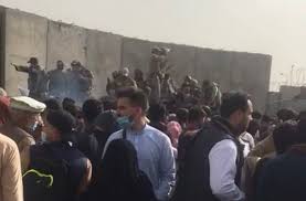 New videos show panicked mobs swarming kabul international airport sunday, as hundreds try frantically to flee the besieged afghan capital as taliban forces move in. 7uqc1zybkzt2hm