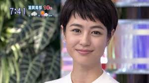 今回は夏目三久さんのすっぴん最新画像が 衝撃的だったので紹介します 2017年6月27日号の週刊flashで明らかになった画像ですが テレビで見る夏目三久さんとはとても思えない 芸能人 すっぴん 夏目三久 髪型