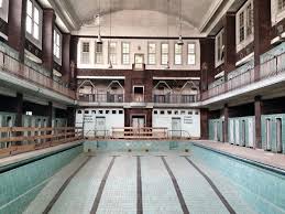 This Abandoned Swimming Pool Was Once One Of Berlin S Finest Luxury Houses Mansions Architecture House Cubist Architecture