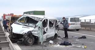 Şoferii care transmit live pe facebook în timp ce sunt la volan riscă sancţiuni grave. Cinci Oameni In Stare GravÄ Din Cauza Unui Sofer De Microbuz Care FÄcea Live Pe Facebook La Volan Ziar Info IaÈi Stiri Iasi