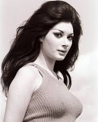 In Morning Glory (1933), Katharine Hepburn delivered a mesmerizing  performance that earned her her first Academy Award for Best Actress. The  film follows the journey of Eva Lovelace, a determined and aspiring