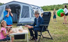 Nebyl zase tak virulentní, ale informace, která jej díky internetu předcházela, byla katastrofická. Lukas Pollert Ted Uz Jen Trenuji Deti A Lecim I60 Cz