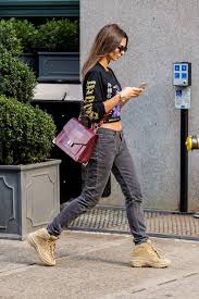 Emily ratajkowski has been hit by a serious case of puppy love. Pin By Victoria Costariol On Emily Ratajkowski Emily Ratajkowski Outfits Emily Ratajkowski Style Fashion