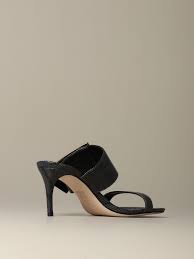 Adoptez l'une de nos chaussures à talons pieds larges et profitez du confort allié au style. Chaussures Femme Schutz Sandales A Talons Schutz Femme Gris Sandales A Talons Schutz S207310015 Giglio Fr