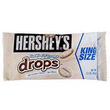 Weisse schokolade mit kakaohaltigen gebäckstückchen 40g . Buy Hershey S Cookies N Creme Drops King Size American Food Shop