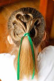 Simple Shamrock Hair Step By Step This Adorable St Patrick S Day Shamrock Hairstyle Is Really Very Simple Shamrock Hair Kids Hairstyles Shamrock Hairstyle