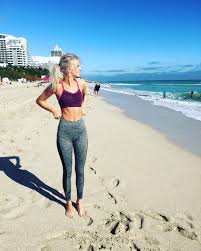 She is known for her beautiful looks , cute smile, modelling poses, style. Ko Je Atraktivna Plavusa Sa Novakovog Meca Protiv Amerikanca Telegraf Rs