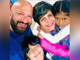 Ad filmmaker raj kaushal, who also directed three films including pyaar mein kabhi kabhi, has died at the age of 49. Ux8zzdqnz7xysm